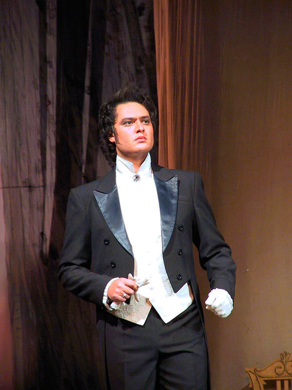 11 января 2015 года, в оперетте «Веселая вдова» выступает Михаил Журков!